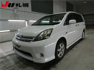 Toyota ISIS  с аукциона в Японии