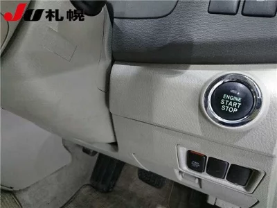 Toyota ISIS  с аукциона в Японии