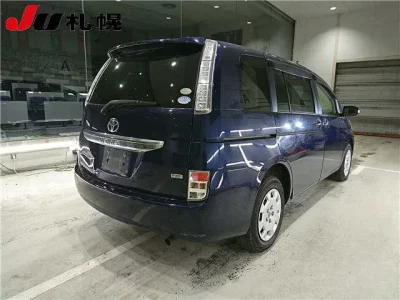 Toyota ISIS  с аукциона в Японии