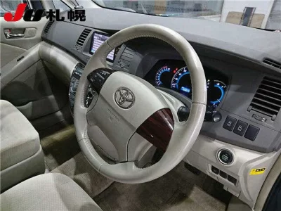 Toyota ISIS  с аукциона в Японии