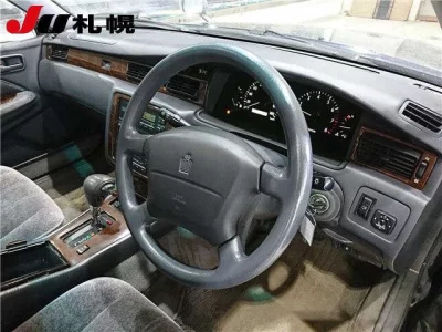 Toyota CROWN  с аукциона в Японии