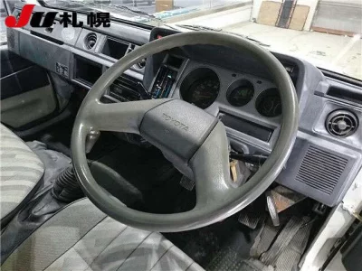 Toyota DYNA  с аукциона в Японии