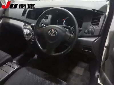 Toyota ISIS  с аукциона в Японии