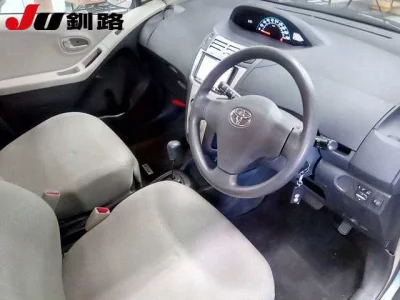 Toyota VITZ  с аукциона в Японии