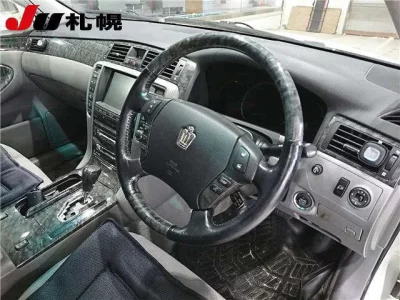 Toyota CROWN  с аукциона в Японии