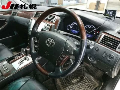 Toyota CROWN  с аукциона в Японии
