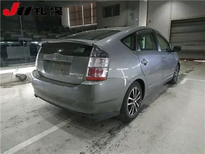 Toyota Prius  с аукциона в Японии