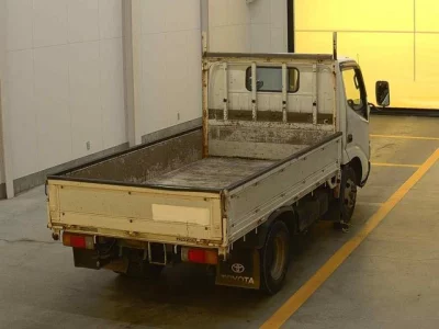 Toyota DYNA  с аукциона в Японии