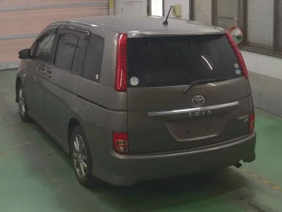 Toyota ISIS  с аукциона в Японии