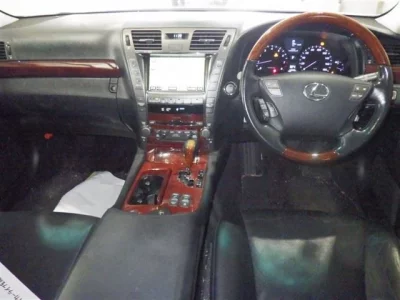 Lexus LS  с аукциона в Японии