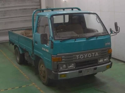 Toyota DYNA  с аукциона в Японии