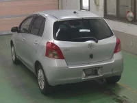 Toyota VITZ лот № 305 оценка R  с аукциона в Японии 1