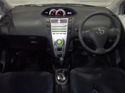 Toyota VITZ  с аукциона в Японии