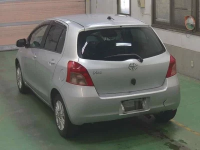 Toyota VITZ  с аукциона в Японии