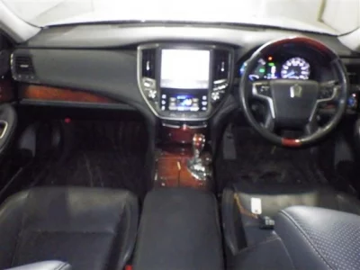 Toyota CROWN  с аукциона в Японии