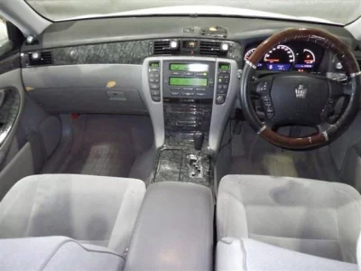 Toyota CROWN  с аукциона в Японии