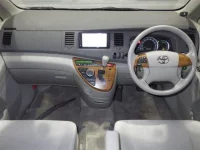 Toyota ISIS лот № 406 оценка R  с аукциона в Японии 2