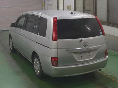 Toyota ISIS  с аукциона в Японии