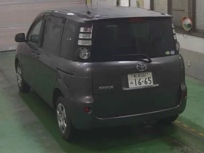 Toyota Sienta
