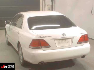 Toyota CROWN  с аукциона в Японии