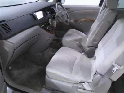 Toyota ISIS  с аукциона в Японии