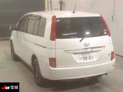 Toyota ISIS  с аукциона в Японии