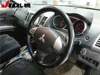 Mitsubishi OUTLANDER  с аукциона в Японии