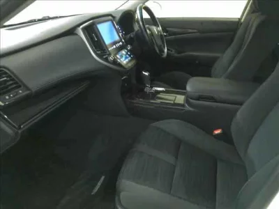 Toyota CROWN  с аукциона в Японии