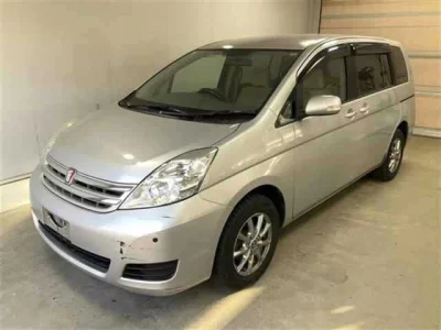 Toyota ISIS  с аукциона в Японии