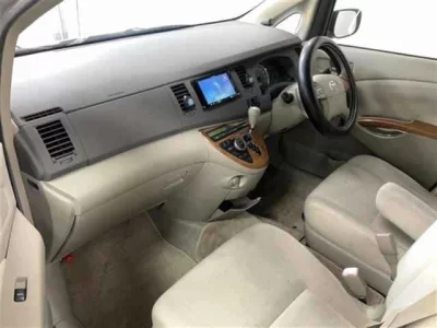 Toyota ISIS  с аукциона в Японии