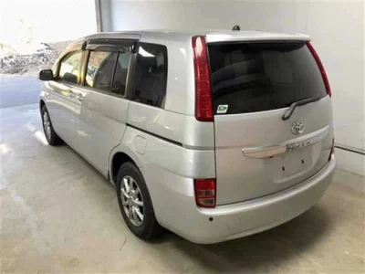 Toyota ISIS  с аукциона в Японии