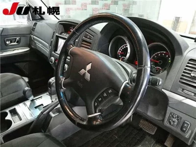Mitsubishi PAJERO  с аукциона в Японии