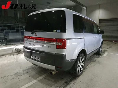 Mitsubishi DELICA D5