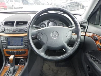 Mercedes-Benz E CLASS  с аукциона в Японии