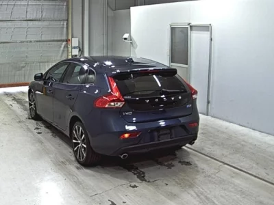 Volvo V40  с аукциона в Японии