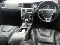 Volvo V60 лот № 9421 оценка 3.5  с аукциона в Японии 2