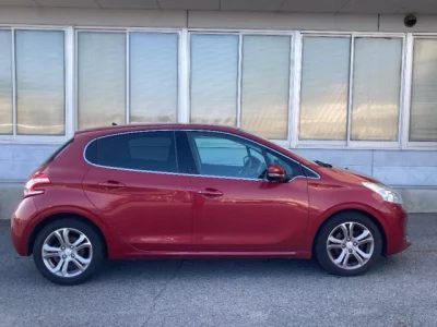 Peugeot 208  с аукциона в Японии