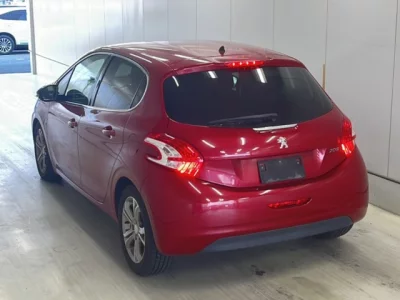 Peugeot 208  с аукциона в Японии