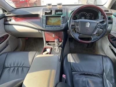 Toyota CROWN  с аукциона в Японии