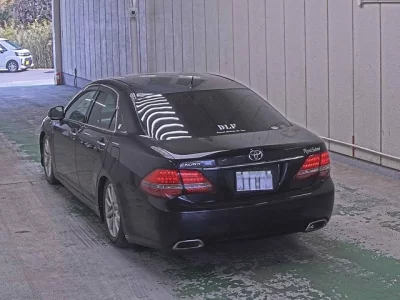 Toyota CROWN  с аукциона в Японии