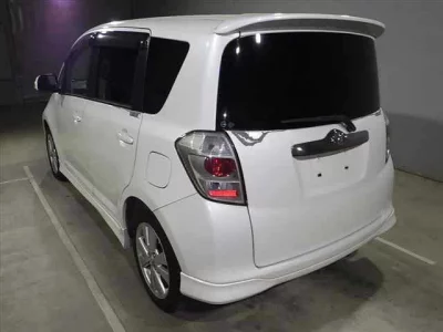 Toyota RACTIS  с аукциона в Японии