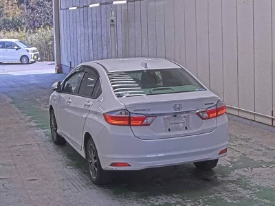 Honda GRACE  с аукциона в Японии