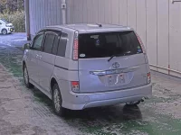 Toyota ISIS лот № 6246 оценка 3  с аукциона в Японии 1