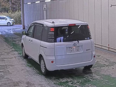 Toyota SIENTA  с аукциона в Японии