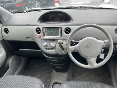 Toyota SIENTA  с аукциона в Японии