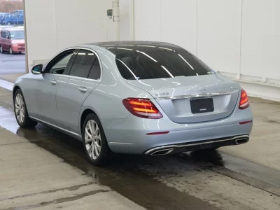 Mercedes-Benz E CLASS  с аукциона в Японии