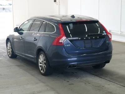 Volvo V60  с аукциона в Японии