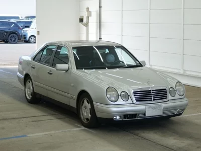 Mercedes-Benz E CLASS  с аукциона в Японии