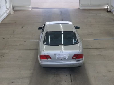 Mercedes-Benz E CLASS  с аукциона в Японии