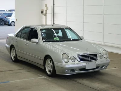 Mercedes-Benz E CLASS  с аукциона в Японии